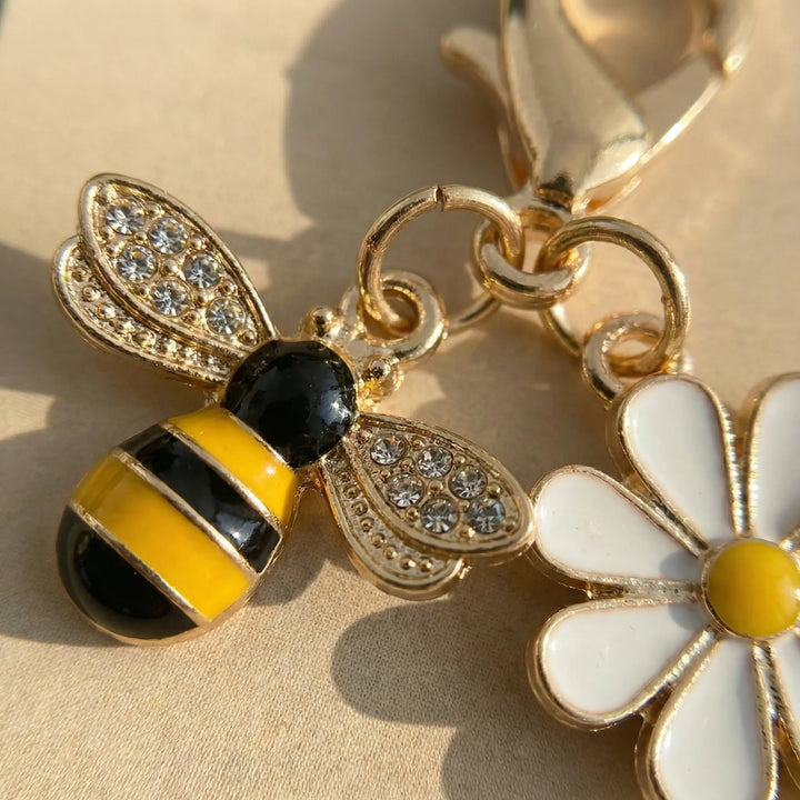 Buzzgift - Bee And Daisy Clip-On Charm Set