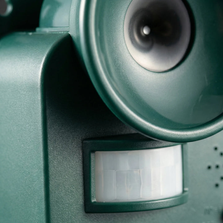 Quietguard - Cordless Ultrasonic Outdoor Animal Repeller
