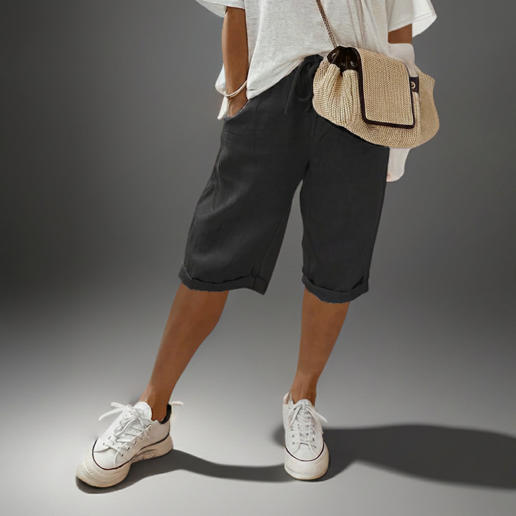 Loose-fitting shorts with drawstring